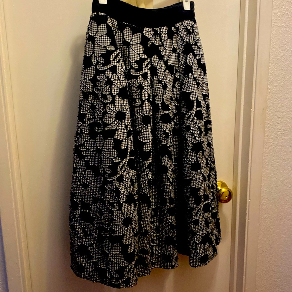 White house black market skirt with pockets